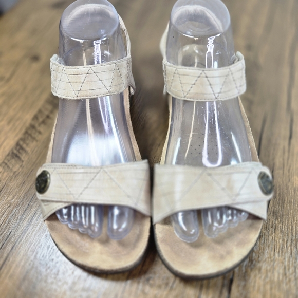 Taos Pioneer Leather Comfort Sandals - Picture 5 of 11